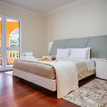 The Orange House, By Op וילה *
