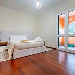The Orange House, By Op 别墅