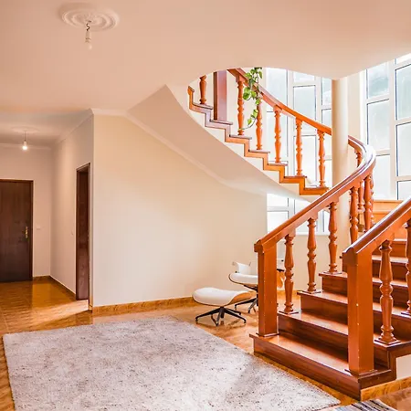 The Orange House, By Op Villa