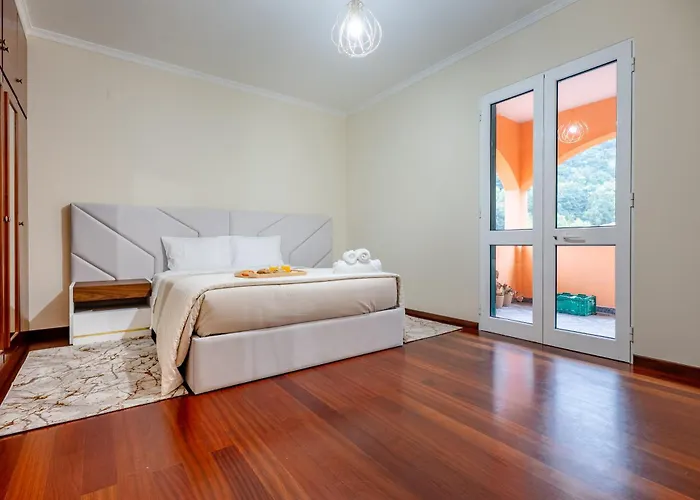 The Orange House, By Op Villa